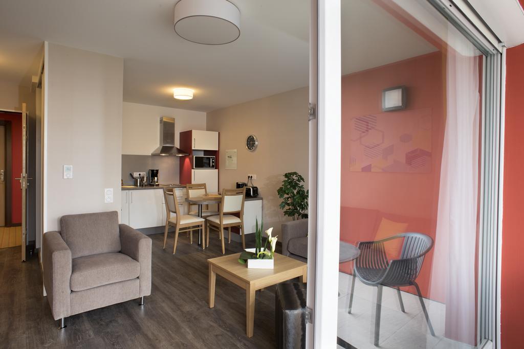 Domitys Le Palmier Du Roi Aparthotel Pau Ruang foto