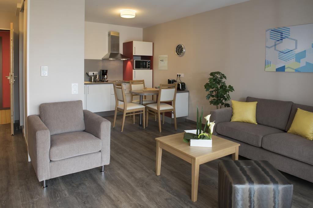 Domitys Le Palmier Du Roi Aparthotel Pau Ruang foto